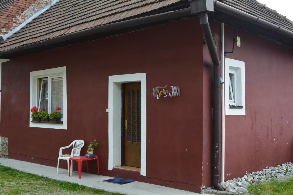 Begonia-Dom S Jednou Spalnou Bešeňová Habitación foto